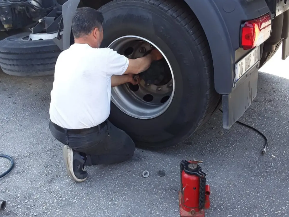 Bayat Oto Lastikçi